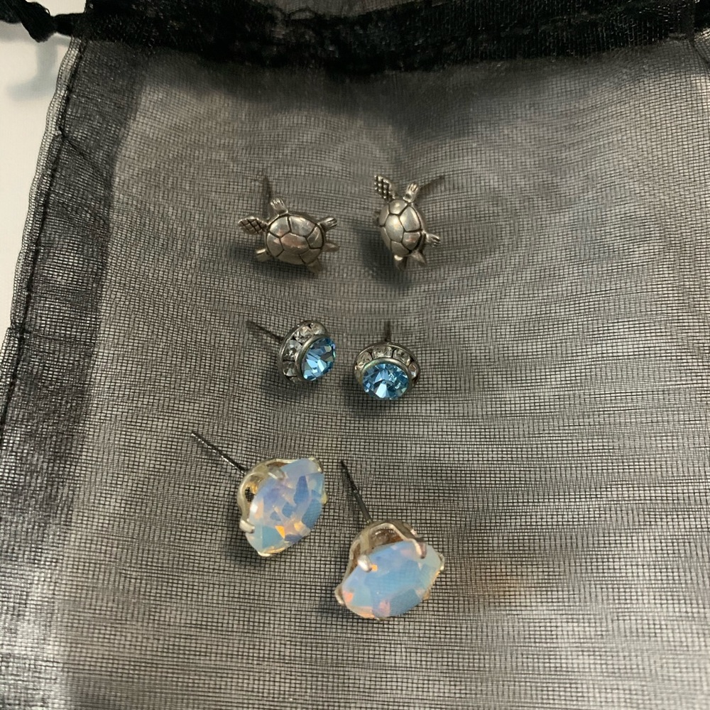 Beachy stud earring bundle🐢🌊
